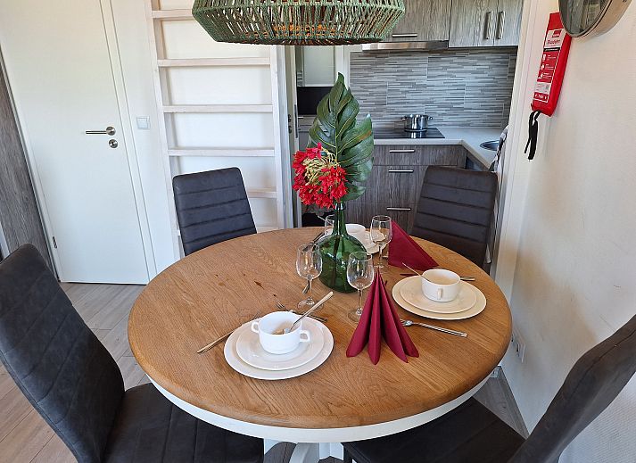 Chalet in EuroParcs Markermeer met moderne veranda, gelegen in Bovenkarspel aan de IJsselmeerkust in Noord-Holland.