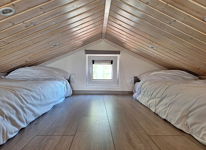 Chalet in EuroParcs Markermeer met moderne veranda, gelegen in Bovenkarspel aan de IJsselmeerkust in Noord-Holland.