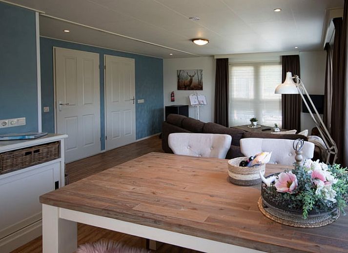 Fietsen door de bossen rond Huisje in Wieringerwerf, ideaal voor natuurliefhebbers in IJsselmeerkust, Noord-Holland.