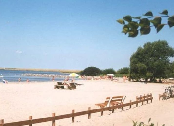 Vissersboten in de haven bij Huisje in Wieringerwerf, vakantiehuis in IJsselmeerkust, Noord-Holland.