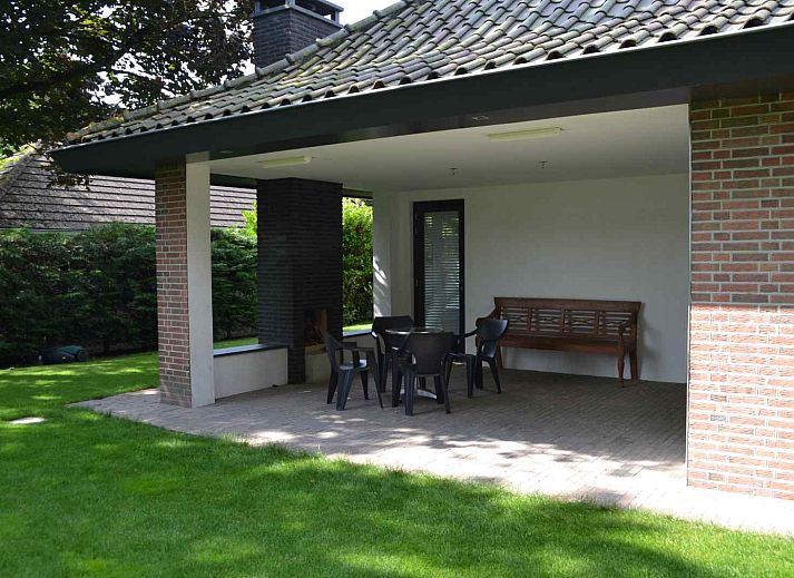 NH389 Ferienhaus in Zwaag, Nordholland mit grossem Garten und gruener Umgebung.