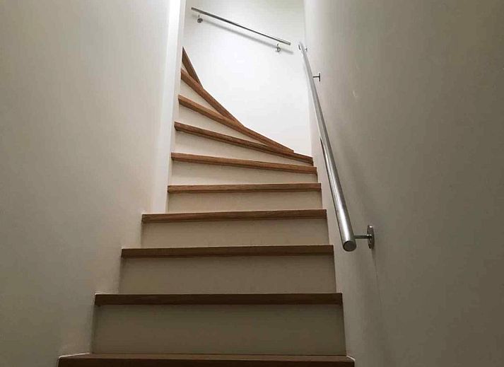 Modernes Badezimmer im Ferienhaus NH389 in Zwaag, IJsselmeerkueste, mit begehbarer Dusche.