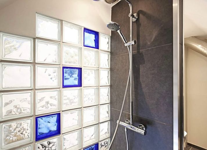 Ferienhaus in Kwadijk mit Pferdestall, gelegen in der laendlichen Umgebung der IJsselmeerkueste, Nordholland.