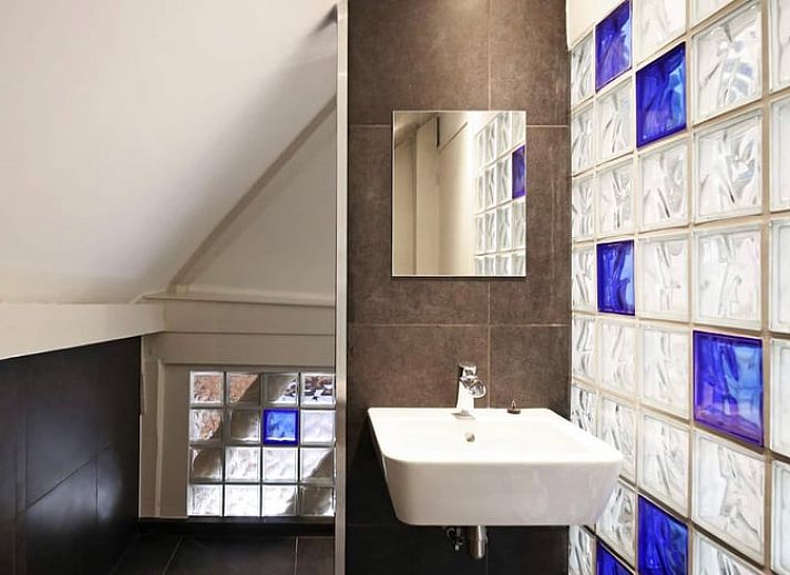 Ferienhaus in Kwadijk mit Pferdestall, gelegen in der laendlichen Umgebung der IJsselmeerkueste, Nordholland.