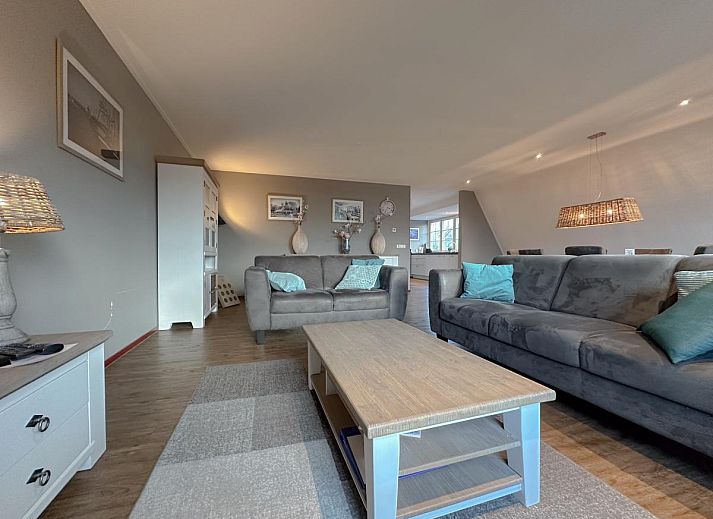 Ferienhaus Wadden House in Westerland, Nordholland, mit grosszuegigem Aussenbereich und moderner Architektur.