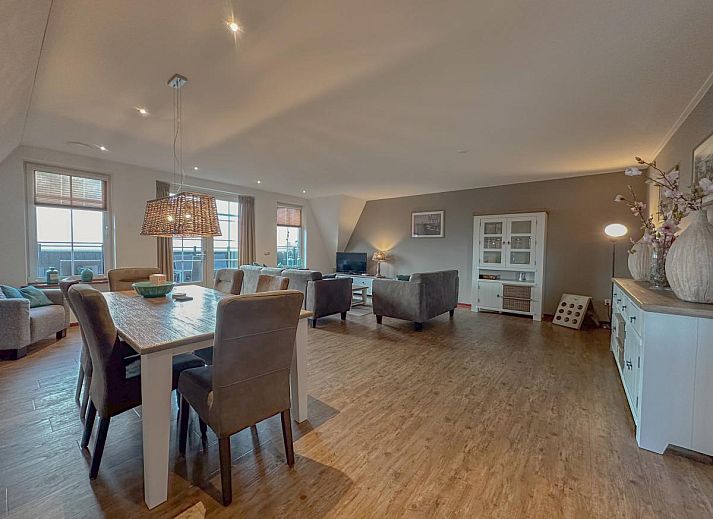 Ferienhaus Wadden House in Westerland, Nordholland, mit grosszuegigem Aussenbereich und moderner Architektur.