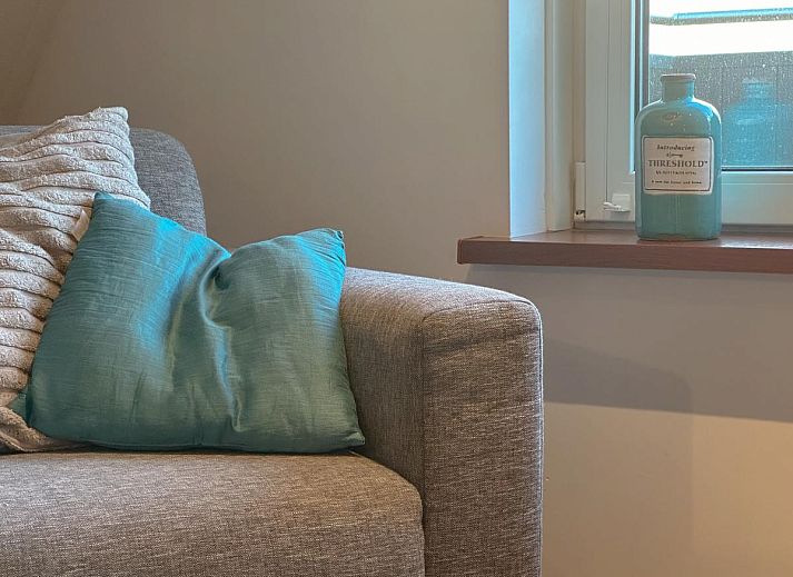 Gemuetliche Sitzecke im Ferienhaus Wadden House, Westerland, mit stilvoller Einrichtung und warmen Farben.