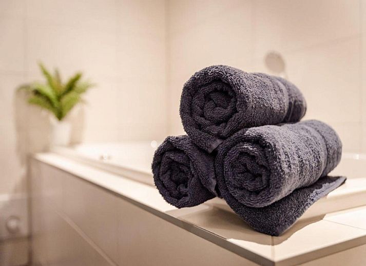 Geraeumiges Esszimmer im Waddenhuis, Westerland, ideal fuer Familienessen an der Wattenkueste.