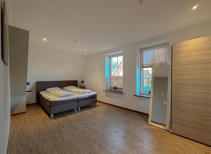 Geraeumiges Esszimmer im Waddenhuis, Westerland, ideal fuer Familienessen an der Wattenkueste.