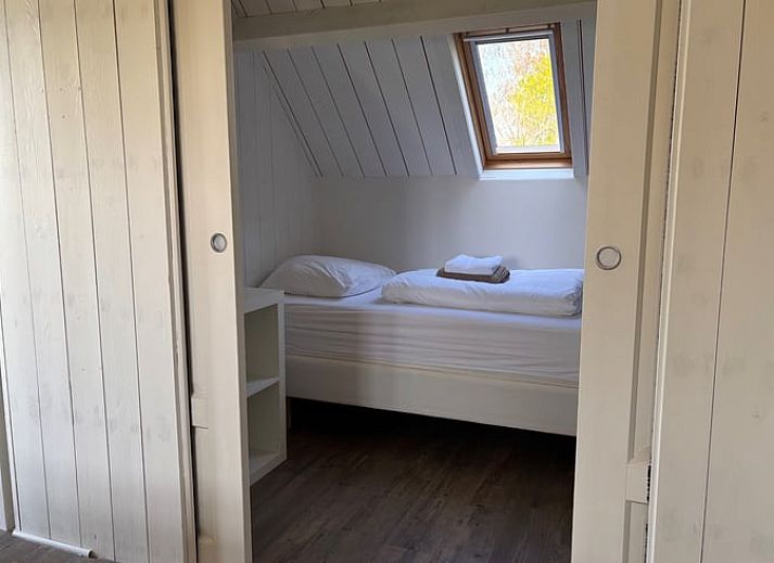 Helles Wohnzimmer in Cottage in Anna Paulowna, Ferienhaus in Nordholland, mit gemuetlicher Sitzecke.