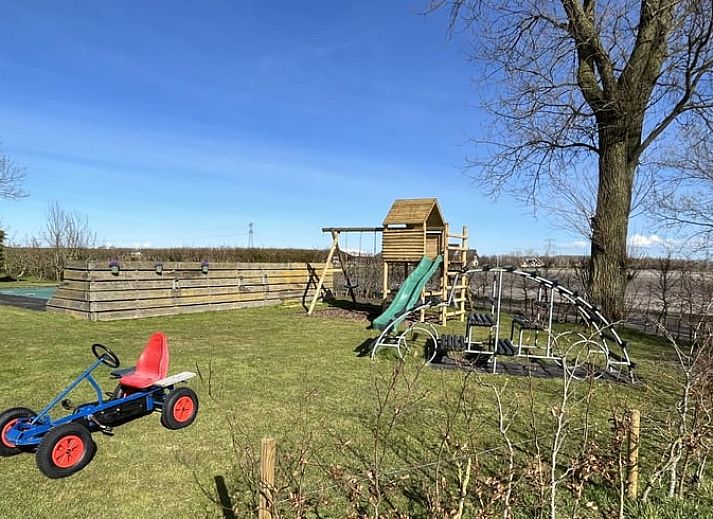 Helles Wohnzimmer in Cottage in Anna Paulowna, Ferienhaus in Nordholland, mit gemuetlicher Sitzecke.