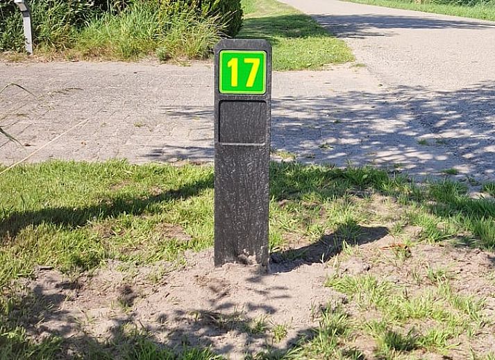 Vakantiehuis in Anna Paulowna, Waddenkust, Noord-Holland, omgeven door weidse natuur en blauwe luchten.