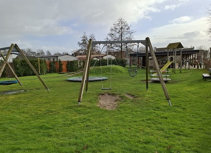 Voll ausgestattete Kueche im Ferienhaus Maike in Sint Maarten, ideal fuer einen entspannten Aufenthalt an der Nordseekueste.