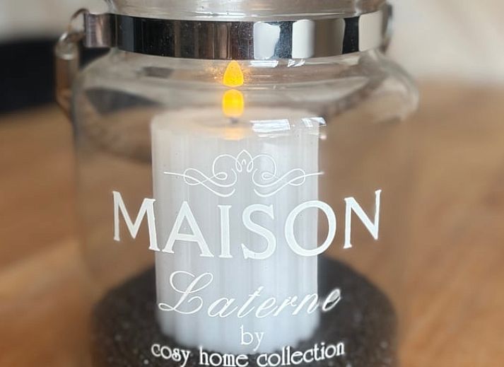 Luchtfoto van de charmante locatie van Vakantiehuisje in Nieuwe Niedorp, omgeven door water en natuur in Noord-Holland noord.