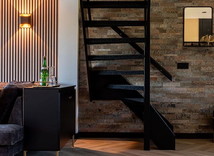 Luchtfoto van de charmante locatie van Vakantiehuisje in Nieuwe Niedorp, omgeven door water en natuur in Noord-Holland noord.