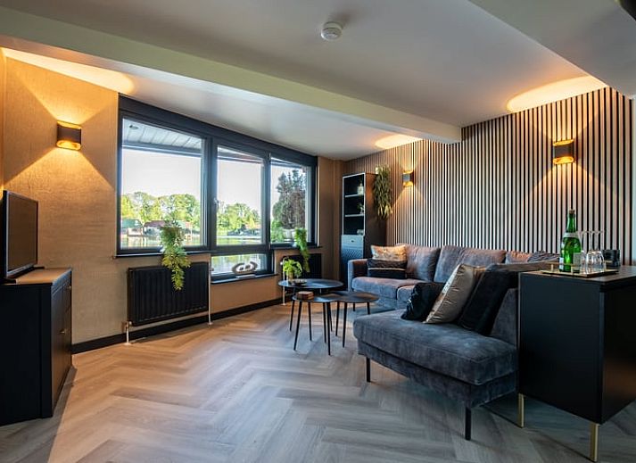 Luchtfoto van de charmante locatie van Vakantiehuisje in Nieuwe Niedorp, omgeven door water en natuur in Noord-Holland noord.