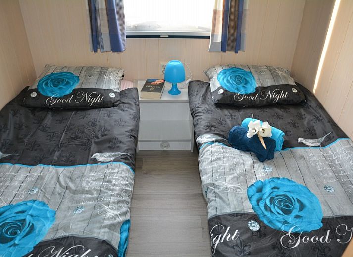 Gezellige woonkamer van CORIMAR chalet in Ballum, Ameland met eetruimte.