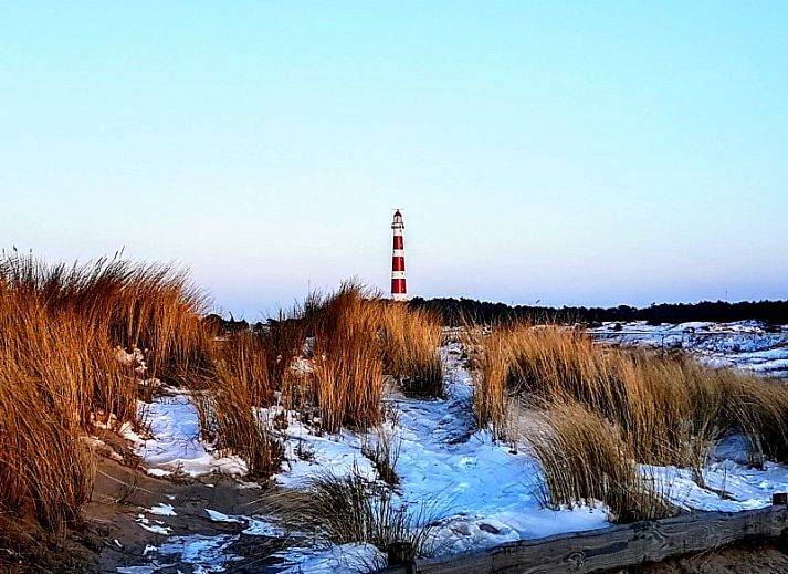 Eettafel in CORIMAR chalet in Ballum, Ameland, ideaal voor familiediners.
