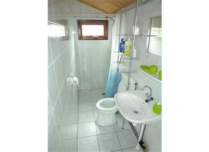 Chalet dirkshorn -park de horn, vakantiehuis met houten terras in Dirkshorn, Noord-Holland noord.