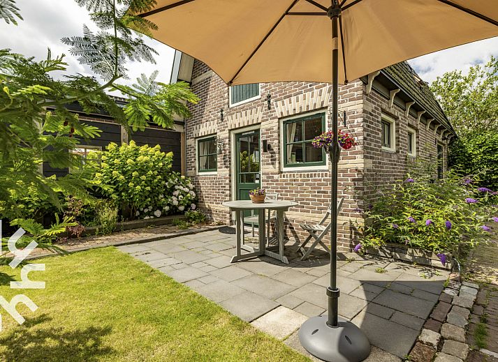 Gezellige eetruimte bij NH495 vakantiehuis in Sint-Pancras, Noord-Holland.