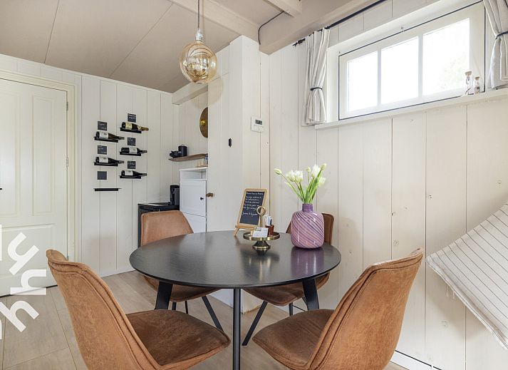 Moderne keuken in NH495 vakantiehuis, Sint-Pancras, Noord-Holland.