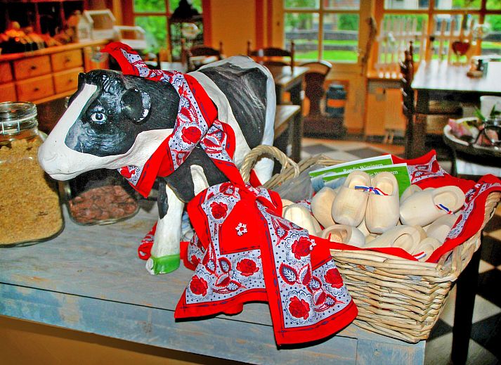 Gemuetliche Veranda im Ferienhaus Wiringherlant in Wieringen, Nordholland, ideal fuer Entspannung im Freien.