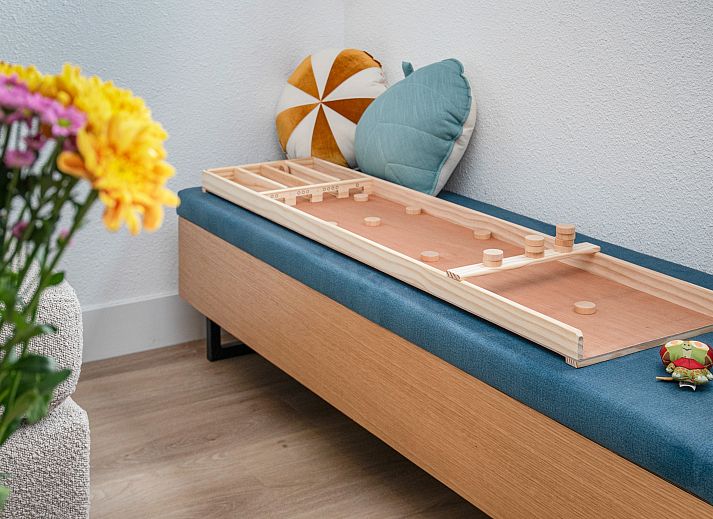 Kinderkamer met ledikant in Berger Duinen kinderwoning, Schoorl, Noord-Holland.