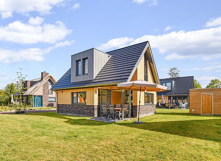 Berger Duinen 4-persoons woning in Schoorl, Noord-Holland met zonnig terras en moderne architectuur.