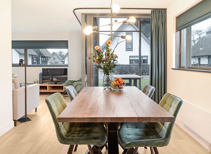 Comfortabele zithoek in Berger Duinen vakantiewoning, Schoorl, perfect voor ontspanning.