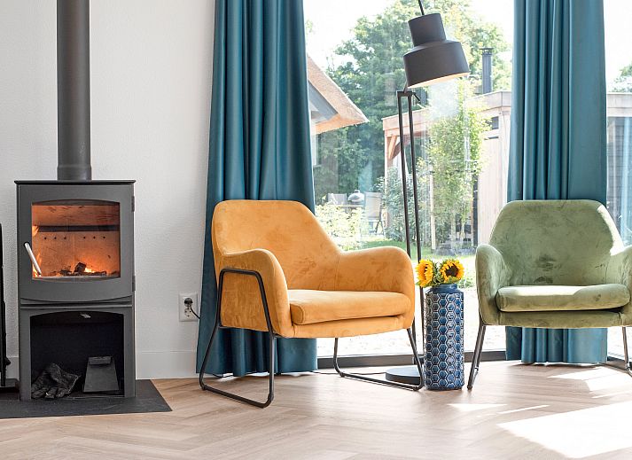 Gemuetliches Wohnzimmer mit Kaminofen in Berger Duinen, 8-Personen-Haus in Schoorl.