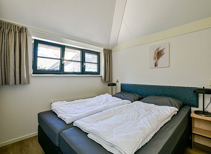 Ingang van Vrijstaande woning in Schoorl, een vakantiehuis in Noord-Holland, omgeven door groene natuur en rustieke charme.