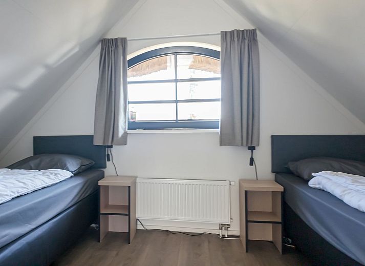 Luchtfoto van de Vrijstaande woning in Schoorl, een vakantiehuis in Noord-Holland, omringd door natuur en rustieke omgeving.