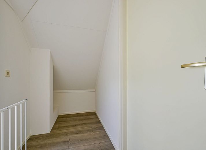 Luchtfoto van de Vrijstaande woning in Schoorl, een vakantiehuis in Noord-Holland, omringd door natuur en rustieke omgeving.