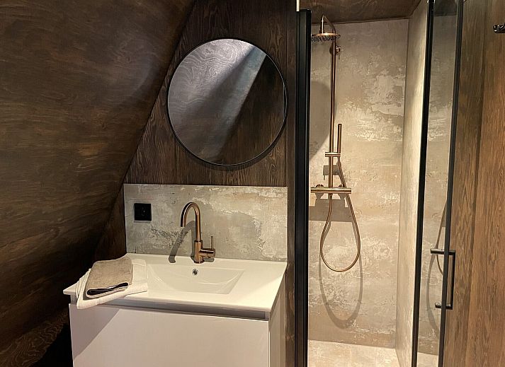 Garden with deck chairs at 6-person Dune Lodge Pet allowed, Schoorl, North Holland, vacation home for relaxation.