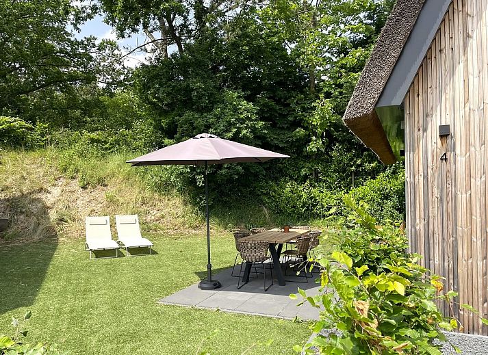 Veranda of the 6-person Dune Lodge with Charging Point in Schoorl, North Holland. Enjoy nature and tranquility in this vacation accommodation.