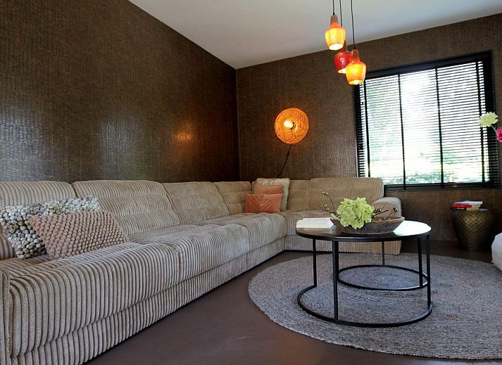 Moderne Kueche in der 8-Personen Duinlodge, Ferienhaus in Schoorl, Noord-Holland.