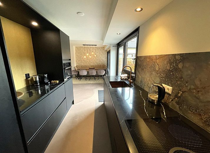 Geraeumige Terrasse der Duinlodge fuer 8 Personen, Ferienhaus in Schoorl, Nordholland.