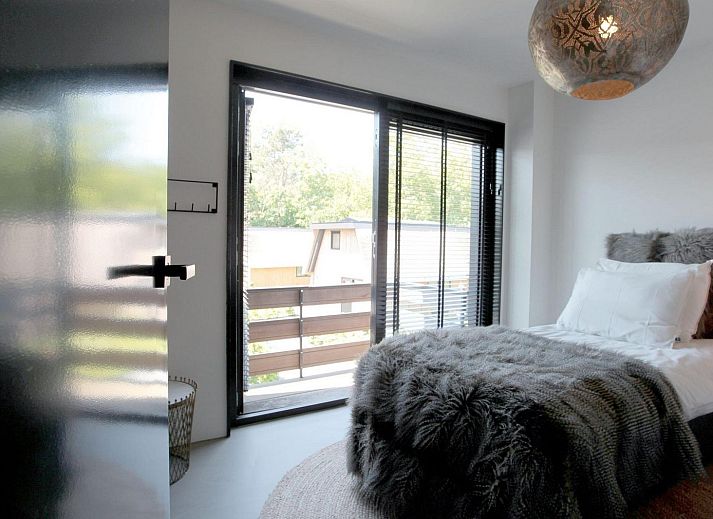 Gemuetlicher Essbereich im Freien in der Duinlodge, einem Ferienhaus mit 8 Plaetzen in Schoorl, Nordholland.