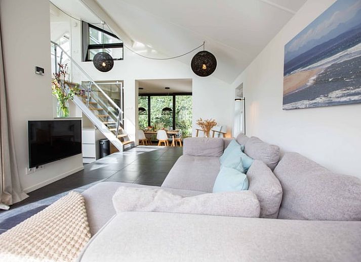 Rustiek vakantiehuis Huisje in Schoorl omgeven door weelderige natuur in Noord-Holland noord.