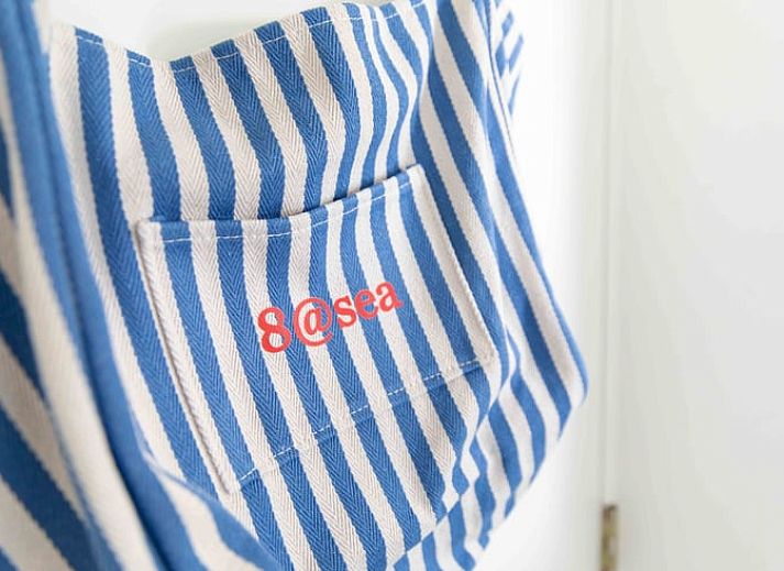 Stijlvolle eetkamer in Huisje in Schoorl, vakantieaccommodatie in Noord-Holland noord.