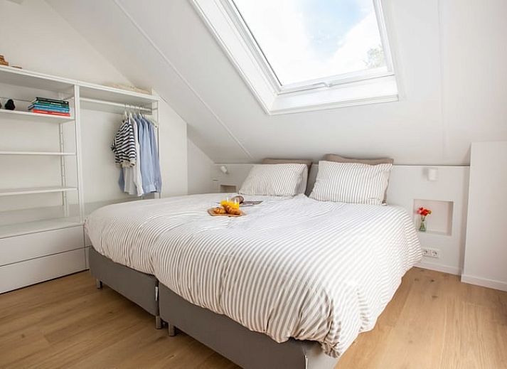 Prachtige zonsondergang bij de kust nabij Huisje in Schoorl, Noord-Holland noord.