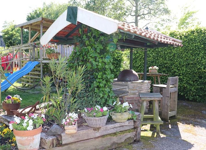 Cozy kitchen and dining area in a vacation home in Schoorl, North Holland, with rustic decor and natural light.