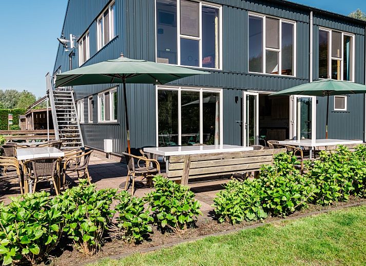 De Gouwe Droom vacation home in Bovenkarspel with playground and green garden, ideal for families on the IJsselmeer coast, North Holland.