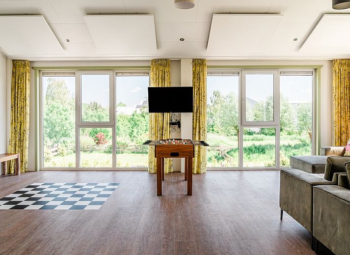 De Gouwe Droom vacation home in Bovenkarspel with sunny terrace and green surroundings, ideal for a relaxing stay in North Holland.