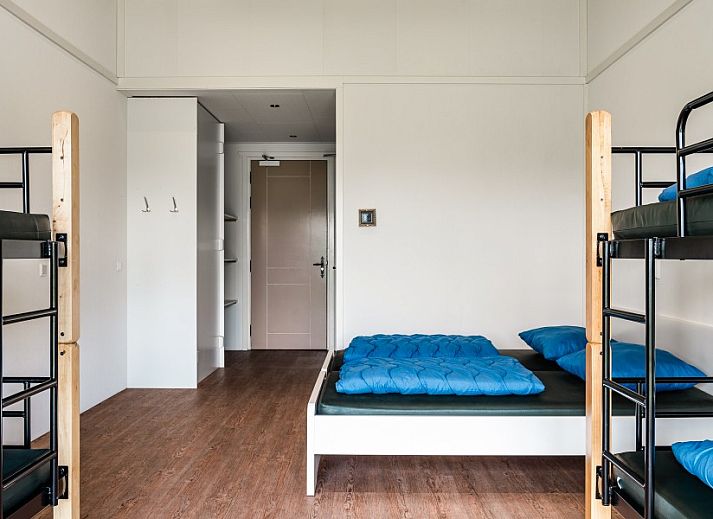 De Gouwe Droom vacation home in Bovenkarspel with sunny terrace and green surroundings, ideal for a relaxing stay in North Holland.