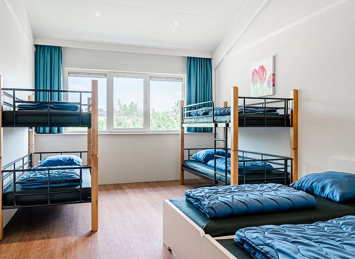 De Gouwe Droom vacation home in Bovenkarspel with sunny terrace and green surroundings, ideal for a relaxing stay in North Holland.