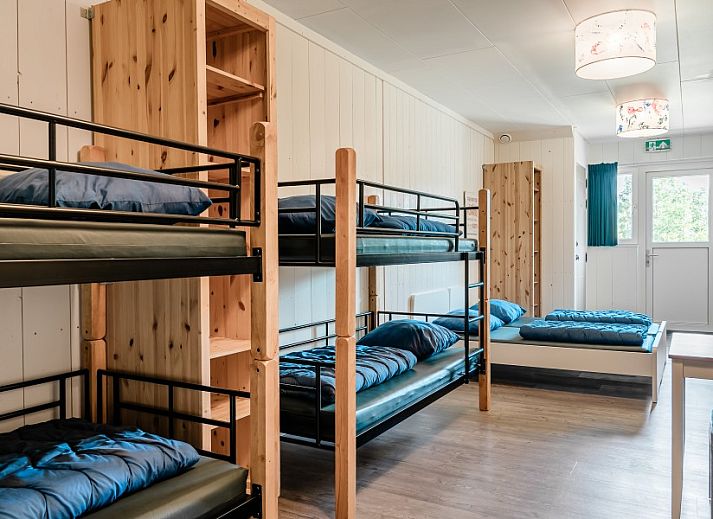 Spacious kitchen and dining area in De Gouwe Droom vacation home, Bovenkarspel, ideal for group stays on the IJsselmeer coast, North Holland.