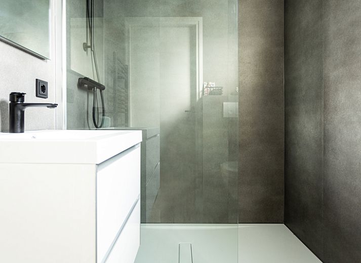 Geniessen Sie Luxus im Modul Special 6 Personen Wellness (Spa) Ferienhaus in Berkhout, Nordholland, mit herrlichem Blick auf Natur und Wasser.