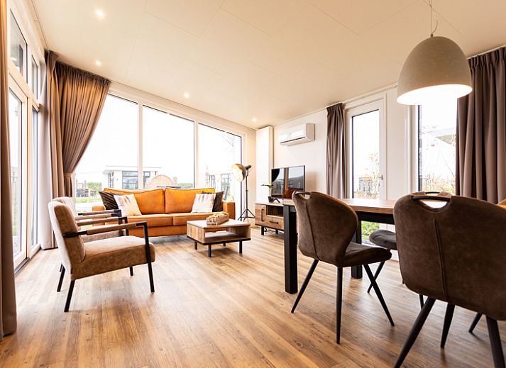 Grundriss der Naturlodge fuer 4 Personen Wellness in Berkhout, Nordholland, Ferienhaus mit grossem Wohnzimmer und Wellnesseinrichtungen.