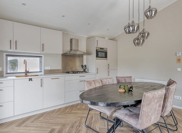 Slaapkamer in Natuurhoeve 6 personen, Berkhout. Comfortabele bedden en rustige sfeer in vakantiehuis Noord-Holland.